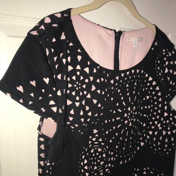 EUC! Women's Laser-Cut Scuba Cap Sleeve Dress - Picture 3 of 11